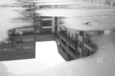 Photographie intitulée "215 reflet flaque d…" par Dominique Goujard, Œuvre d'art originale, Photographie numérique
