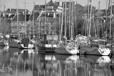 Photographie intitulée "6067 port de Caen" par Dominique Goujard, Œuvre d'art originale, Photographie numérique