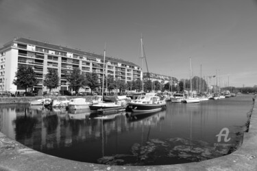 Photographie intitulée "6141 Port de Caen" par Dominique Goujard, Œuvre d'art originale, Photographie numérique