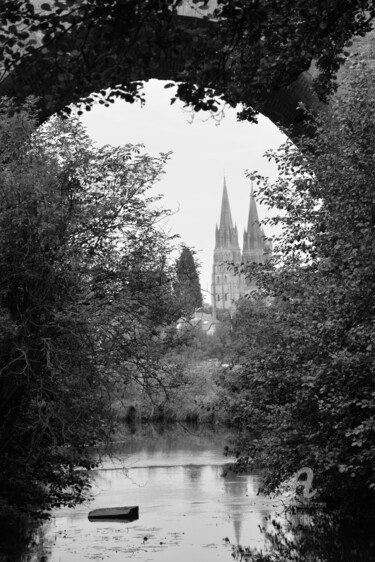Photographie intitulée "6444 ville de Bayeux" par Dominique Goujard, Œuvre d'art originale, Photographie numérique