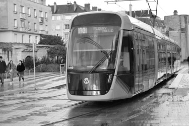 Photography titled "7409 tram de Caen" by Dominique Goujard, Original Artwork, Digital Photography