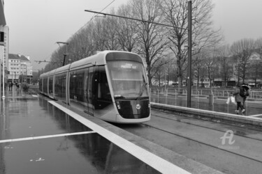 Fotografia intitolato "7414 Tram de Caen" da Dominique Goujard, Opera d'arte originale, Fotografia digitale
