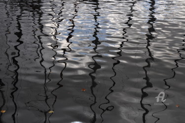Photographie intitulée "Reflets sur eau" par Dominique Goujard, Œuvre d'art originale