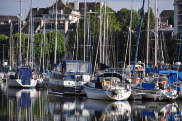 Photographie intitulée "port de CAEN" par Dominique Goujard, Œuvre d'art originale