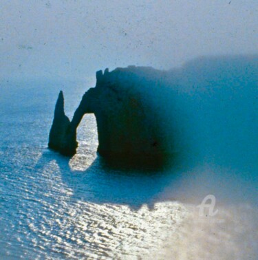 Photographie intitulée "Etretat" par Dominique Goujard, Œuvre d'art originale