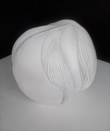 Skulptur mit dem Titel "sphere striée" von Dominique Jolivet, Original-Kunstwerk, Keramik