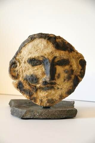 Sculpture intitulée "Masque de Mycènes" par Dominique Petit, Œuvre d'art originale, Terre cuite