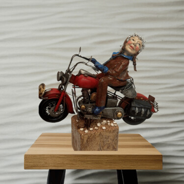 Skulptur mit dem Titel "Day Tripper" von Dorienne Carmel, Original-Kunstwerk, Keramik