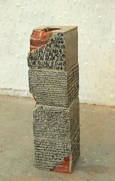 Skulptur mit dem Titel "A la surface 2" von Dorine Knecht, Original-Kunstwerk, Zement