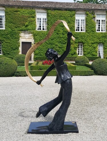 Скульптура под названием "Danseuse au Ruban" - Dorothée Barbou (Dotty), Подлинное произведение искусства, Смола