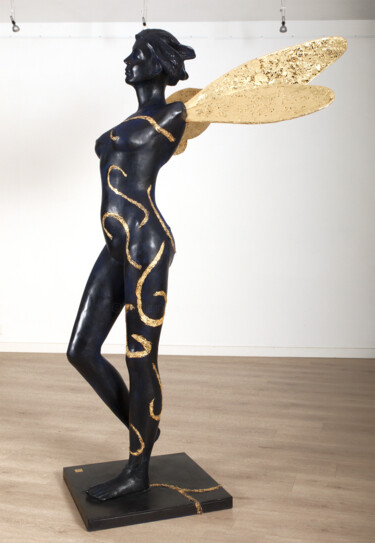 Sculpture titled "Iris, la voyageuse" by Dorothée Barbou (Dotty), Original Artwork, Resin