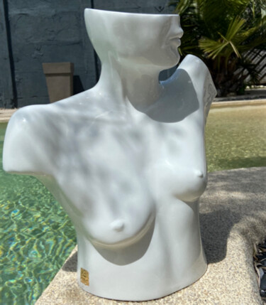 Escultura titulada "Buste resine pure w…" por Dorothée Barbou (Dotty), Obra de arte original, Resina