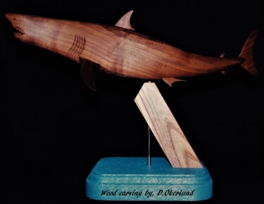 Sculpture intitulée "WALNUT SHARK" par Douglas Okerlund, Œuvre d'art originale, Bois