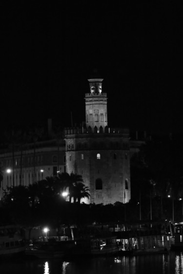Photography titled "Torre del oro.jpg" by Marcos Baute, Original Artwork