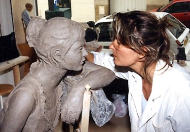 Sculpture titled "Delphine 2001" by Elisabeth Bonvalot, Original Artwork, Clay