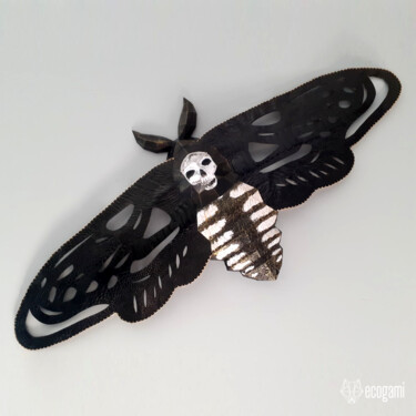 Skulptur mit dem Titel "Papillon de nuit à…" von Ecogami, Original-Kunstwerk, Papier
