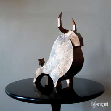 Sculpture intitulée "Statue de taureau à…" par Ecogami, Œuvre d'art originale, Papier