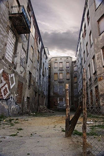 Fotografie mit dem Titel "Death of the Ghetto" von Michael Edelstein, Original-Kunstwerk