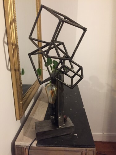 Sculpture intitulée "Lampe métal cubes" par Edgar Boutanche, Œuvre d'art originale, Métaux