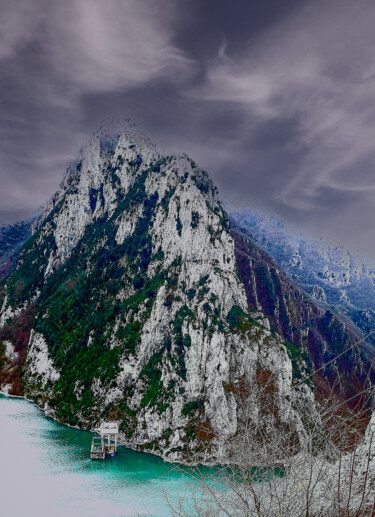 Fotografia zatytułowany „The mountain” autorstwa Edmond Agalliu, Oryginalna praca, Manipulowana fotografia