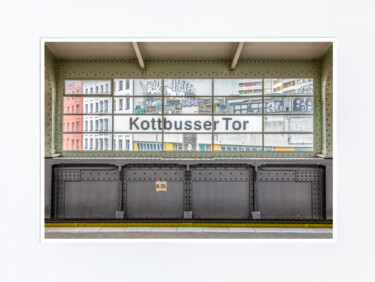 Фотография под названием "Kotbusser tor" - Edoardo Oliva, Подлинное произведение искусства, Цифровая фотография