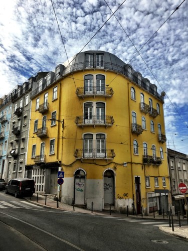 Fotografie mit dem Titel "Edificio en Lisboa" von Eduardo Ramírez, Original-Kunstwerk
