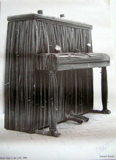 Skulptur mit dem Titel "Musik liegt in der…" von Edward Naujok, Original-Kunstwerk, Andere