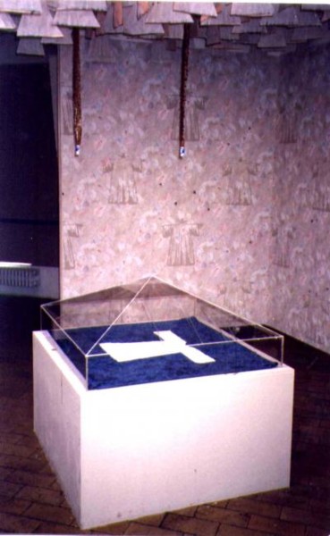 Skulptur mit dem Titel "Raum-Installation v…" von Edward Naujok, Original-Kunstwerk
