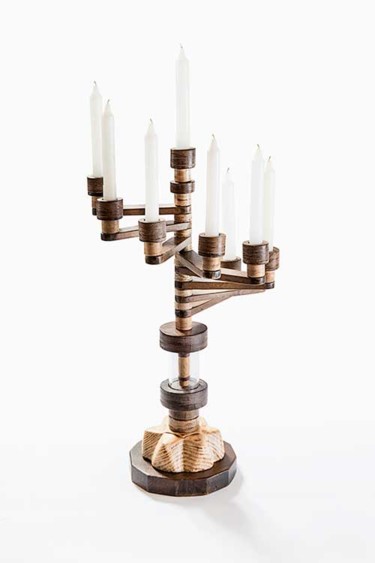 Escultura titulada "lampada chanukkah" por L'Uomo Del Legno, Obra de arte original, Madera