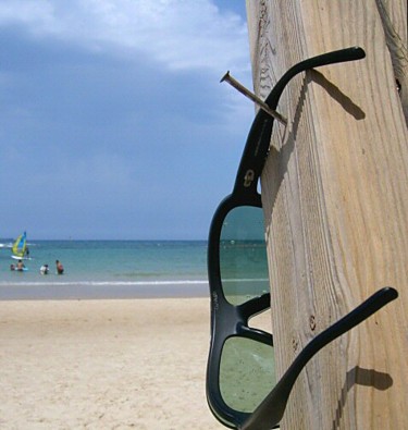 Photography titled "Glasses on the nail" by Efi Keren, Original Artwork