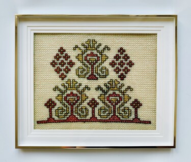 Textile Art titled "Couronnes" by Ek, Original Artwork, Embroidery Mounted on Glass