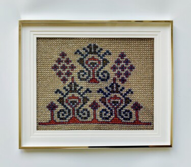 Textile Art titled "Couronnes sur un fo…" by Ek, Original Artwork, Embroidery Mounted on Glass