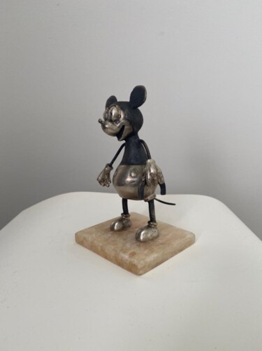 Scultura intitolato "Настоящий Микки Маус" da Екатерина Лёзная, Opera d'arte originale, Colaggio