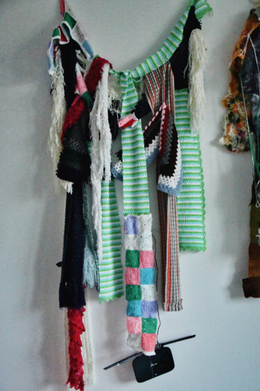 Текстильное искусство под названием "Lacky Knitted tapes…" - Elena Bandurka, Подлинное произведение искусства, Ткань