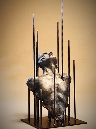 Sculpture intitulée ""Resilience pillars…" par Elena Kraft, Œuvre d'art originale, Argile