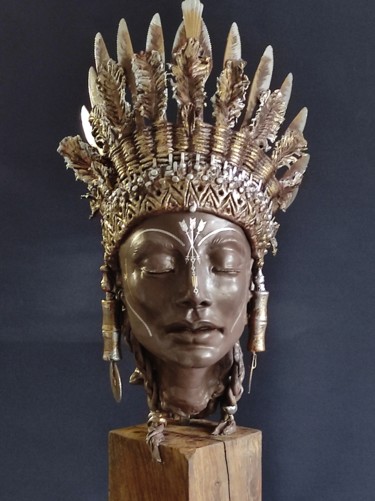 "POCAHONTAS" MIXED MEDIA SCULPTURE. 78X34X26CM. Sculpture intitulée ""POCAHONTAS" MIXED…" par Elena Kraft, Œuvre d'art originale, Argile