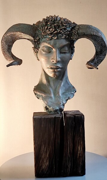 Skulptur mit dem Titel ""Driada"" von Elena Kraft, Original-Kunstwerk, Ton