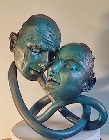 Sculptuur getiteld ""Endless Love"" door Elena Kraft, Origineel Kunstwerk, Klei