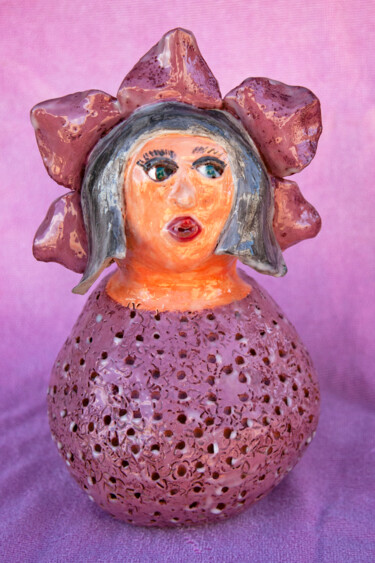 Scultura intitolato "Miss Flora" da Elena Uljancic, Opera d'arte originale, Ceramica