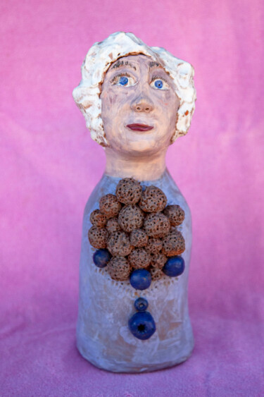 Sculpture titled "Mrs Nevia" by Elena Uljancic, Original Artwork, Ceramics