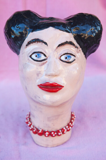 Скульптура под названием "Frida" - Elena Uljancic, Подлинное произведение искусства, Керамика