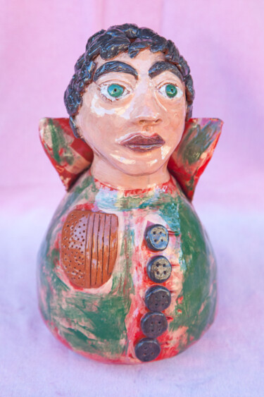Skulptur mit dem Titel "Nobleman" von Elena Uljancic, Original-Kunstwerk, Keramik