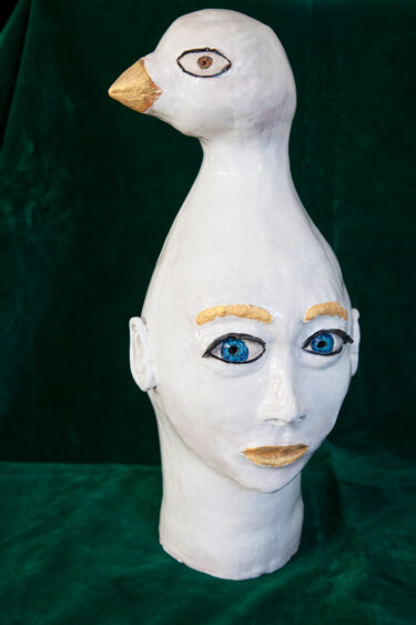 Escultura titulada "Mia and the Seagull" por Elena Uljancic, Obra de arte original, Cerámica