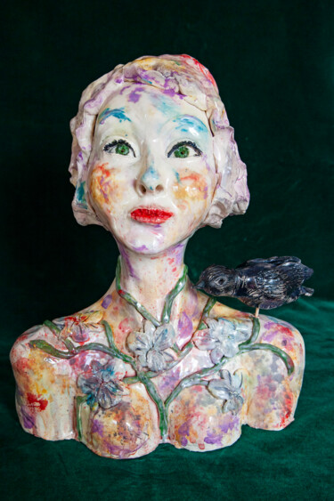 雕塑 标题为“Liliana and the bird” 由Elena Uljancic, 原创艺术品, 陶瓷