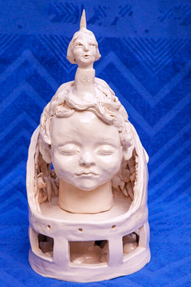 Скульптура под названием "The Winner" - Elena Uljancic, Подлинное произведение искусства, Керамика