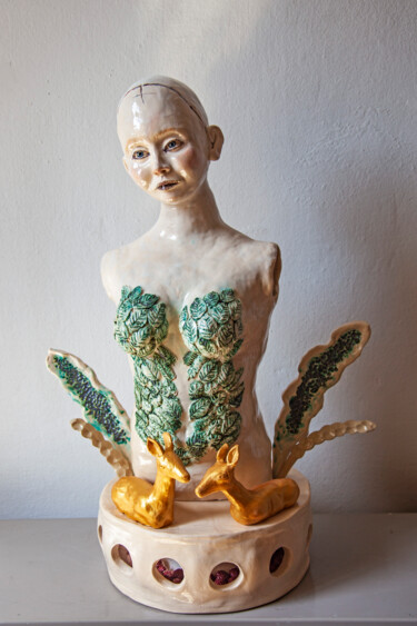 Escultura intitulada "A Nymph in the Fore…" por Elena Uljancic, Obras de arte originais, Cerâmica