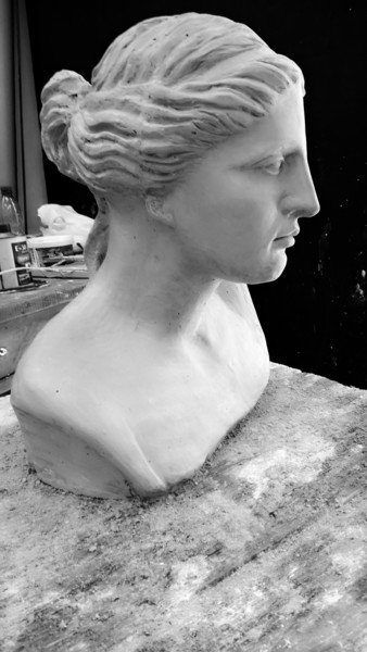 Sculptuur getiteld "Venere di Milo" door Eleonora Morelli, Origineel Kunstwerk, Gips