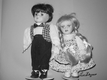 Photographie intitulée "Couple de poupée" par Lucie Estermann, Œuvre d'art originale, Photographie numérique