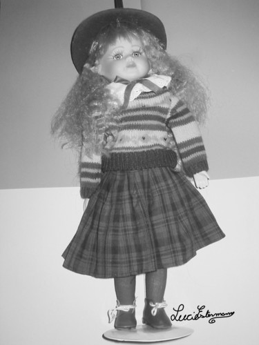 Photographie intitulée "Belle poupée Louise" par Lucie Estermann, Œuvre d'art originale, Photographie numérique