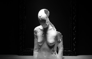 White Shell Sculpture intitulée "White Shell" par Elia Alunni Tullini, Œuvre d'art originale, Ciment